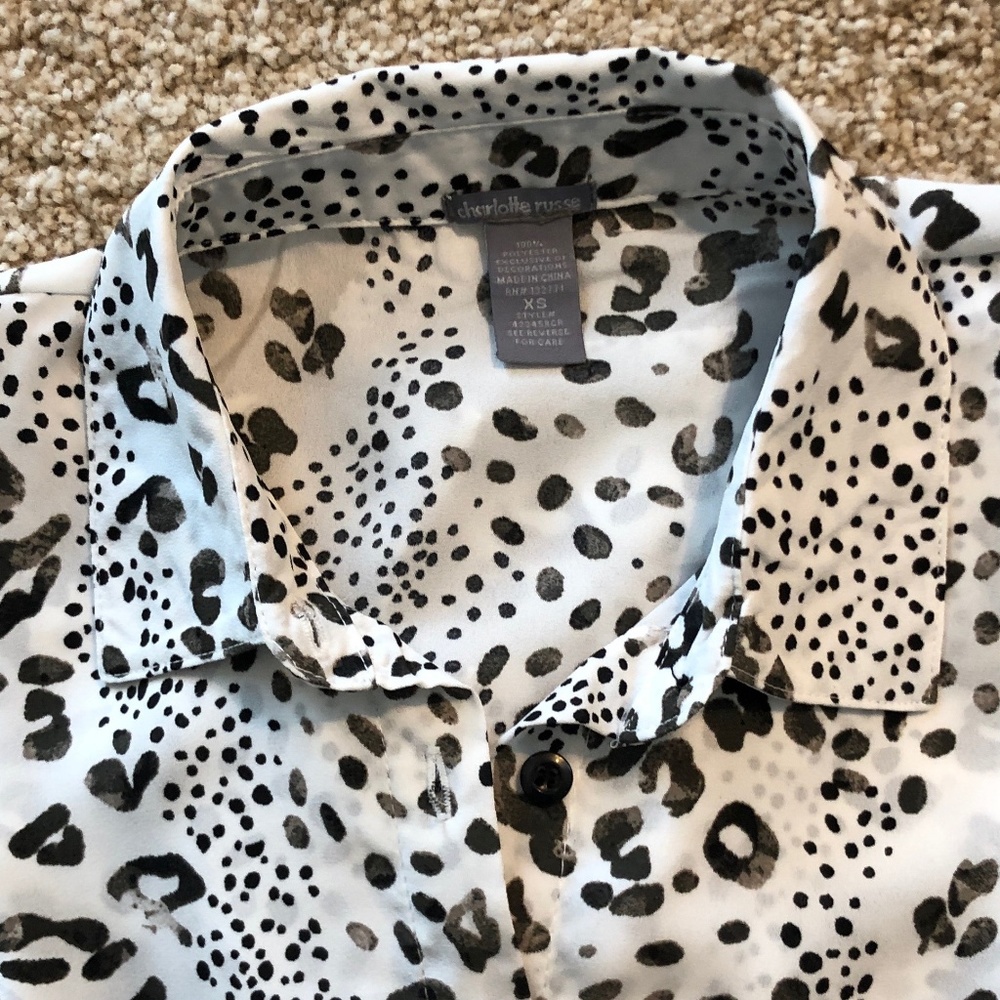Charlotte Russe tie front blouse NWOT - Picture 4 of 6